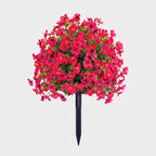 Decoração floral artificial de eucalipto e violeta para inserção no solo.
