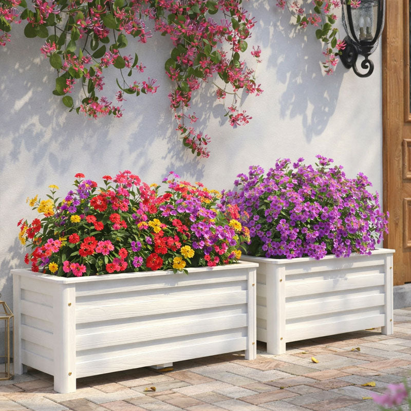 Decoração floral artificial de eucalipto e violeta para inserção no solo.