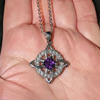 Colar místico com pedra de nascimento e nó de bruxa 🔮💞 Proteja os seus entes queridos