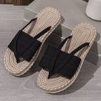 Chinelo de dedo confortável para mulher, ideal para o verão.