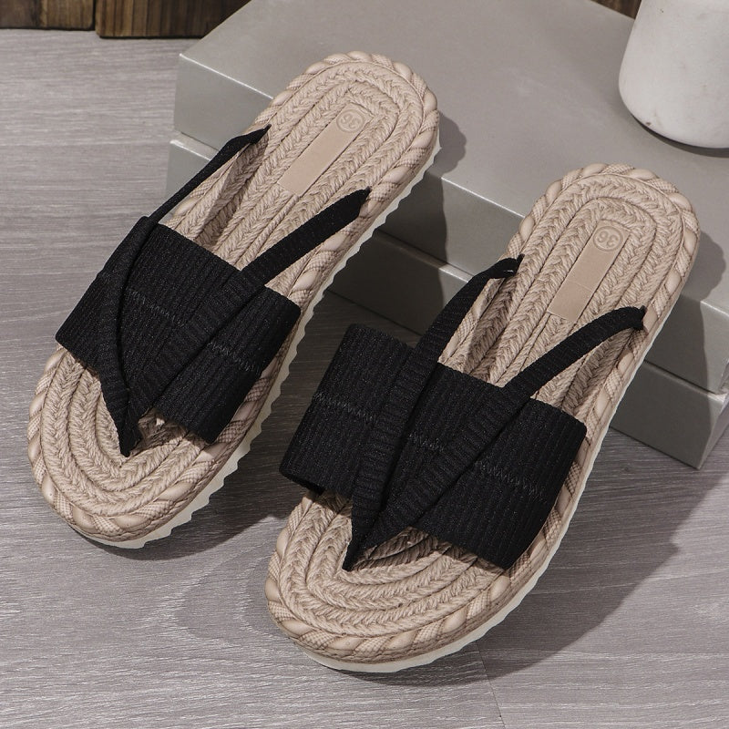 Chinelo de dedo confortável para mulher, ideal para o verão.