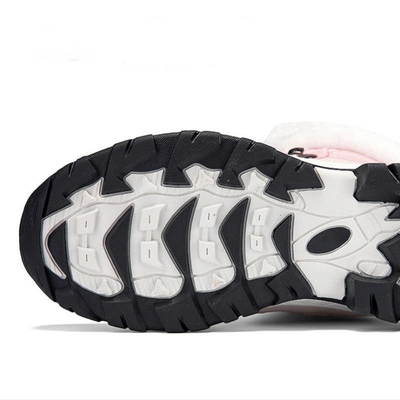 Lämpimät lumikengät naisille talvikäyttöön.