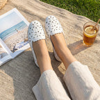 Sapatos ortopédicos femininos confortáveis, leves e estilosos, com design aberto.