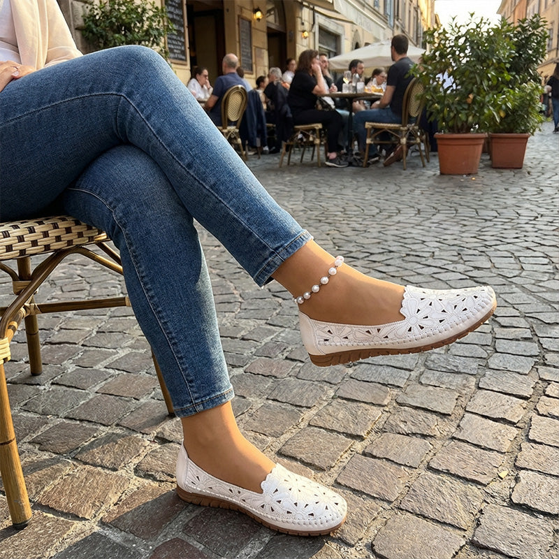 Sapatos ortopédicos femininos confortáveis, leves e estilosos, com design aberto.